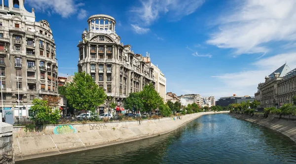 Bucareste Romênia Setembro 2017 Vista Panorâmica Rio Dambovita Blocul Adriatica — Fotografia de Stock
