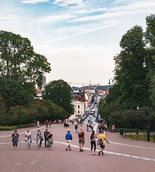 Oslo Noruega Agosto 2018 Pessoas Caminham Pela Rua Principal Oslo — Fotografia de Stock