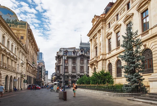 Bucarest Rumania Septiembre 2017 Vista Panorámica Los Turistas Pie Calle — Foto de Stock