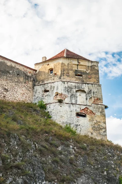 Turm Der Festung Rasnov Unter Wolkenlosem Blauen Himmel Festung Inmitten — Stockfoto