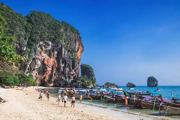 Railay Thaïlande Février 2018 Longs Bateaux Traditionnels Thaïlandais Sur Phra — Photo