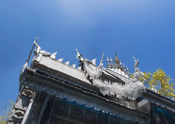 Крыша Храма Ват Суфань Отделкой Алюминия Серебра Чиангмай Таиланд — стоковое фото