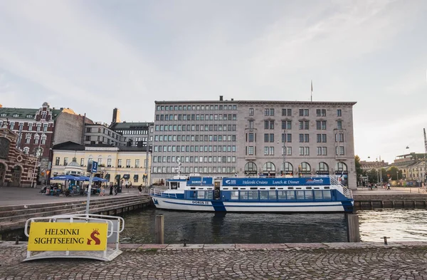 Arquitetura do cais do porto velho em Helsinki, Finlândia — Fotografia de Stock