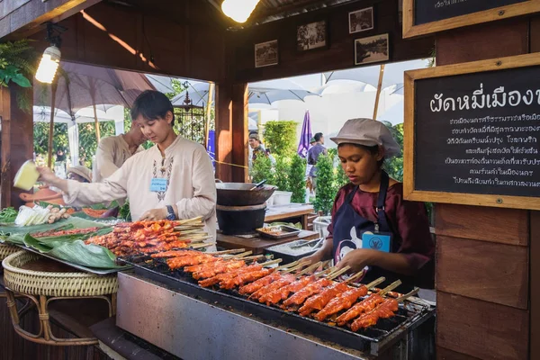 フェアで焼き豚店、バンコク、タイ — ストック写真