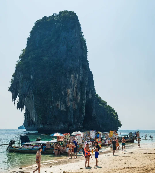 Bateaux traditionnels thaïlandais sur Railay Beach, Thaïlande — Photo