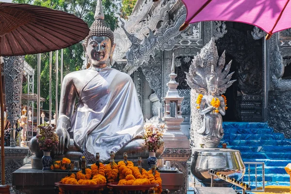 Statue de Bouddha thaïlandais à Wat Si Suphan, Chiang Mai — Photo