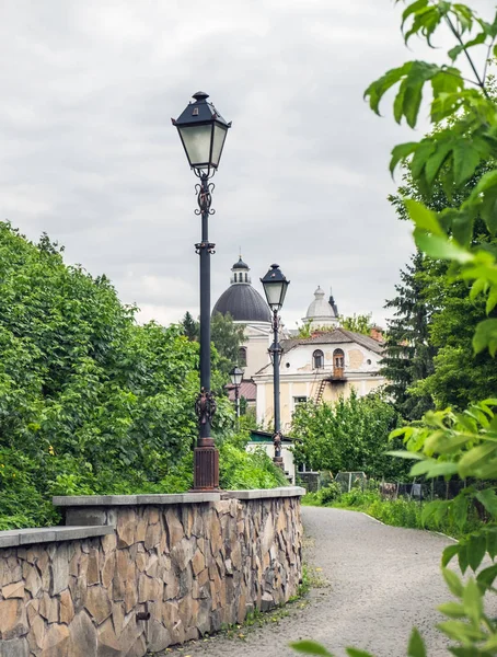 Park near Lutsk Castle in Ukraine — Stock Photo, Image