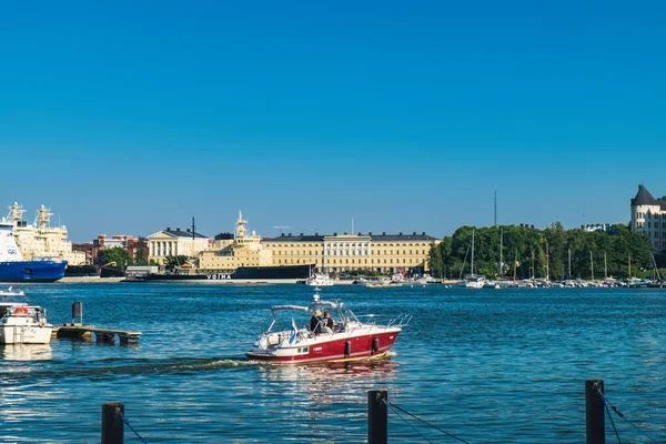 Helsínquia Finlândia Julho 2018 Barco Turístico Com Turistas Porto Marítimo — Fotografia de Stock