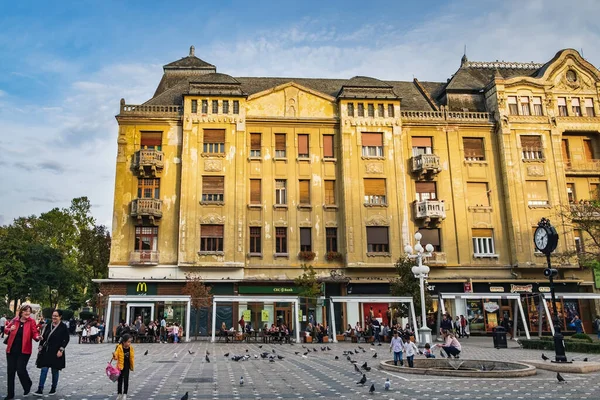 Timisoara Romania September 2017 People Enjoy Warm Autumn Evening Victoriei — Stock Photo, Image