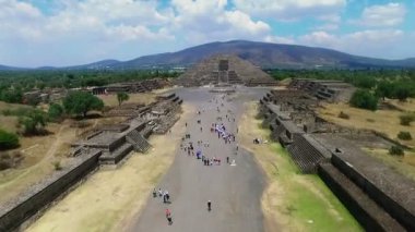 Havadan görünümü piramidin