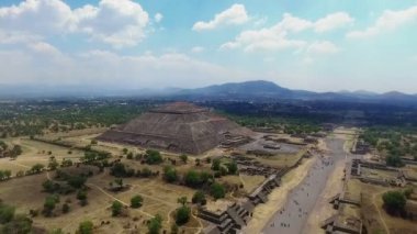 Havadan görünümü piramidin