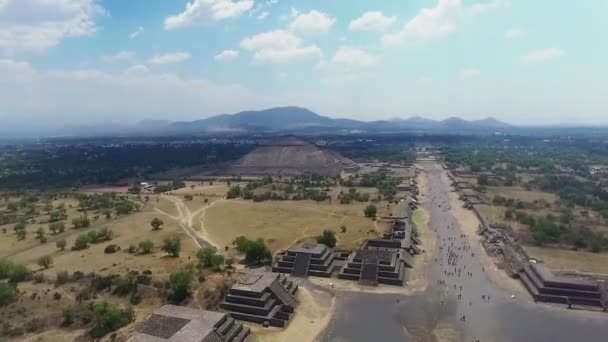 墨西哥比纳科特卡墨西哥特奥蒂瓦坎的仪式情结中的 月亮金字塔 鸟瞰图 — 图库视频影像