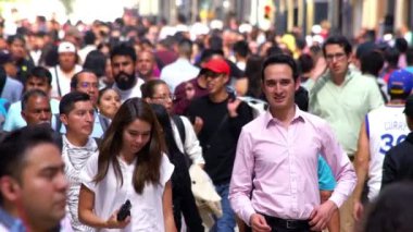 Kalabalık Street yürüyüş. Take10-yavaş hareket