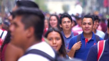Kalabalık Street yürüyüş. Take6-yavaş hareket