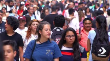 Kalabalık Street yürüyüş. Take9-yavaş hareket