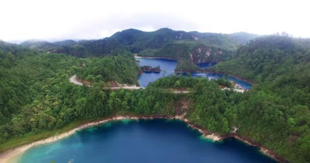 Vista deslumbrante do drone das lagoas de Cinco Lagos. TOMAR 2 — Vídeo de Stock