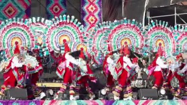 Mexico City, desperado 01/12/2018. Kültürel faaliyetler üzerine küfür Meksika Cumhurbaşkanı bir parçası olarak gösterişli ve renkli geleneksel giysileri giyen Quetzales dans dansçılar gerçekleştirmek. Tk1