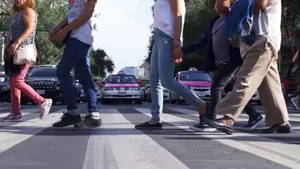 Mexico City Juni 2019 Slow Motion Pan Right Mensen Lopen — Stockvideo