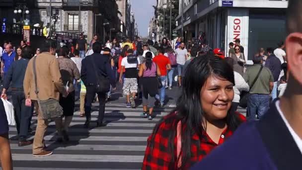 Mexico City June 2019 Slow Motion Full Shot 걷거나 건너는 — 비디오