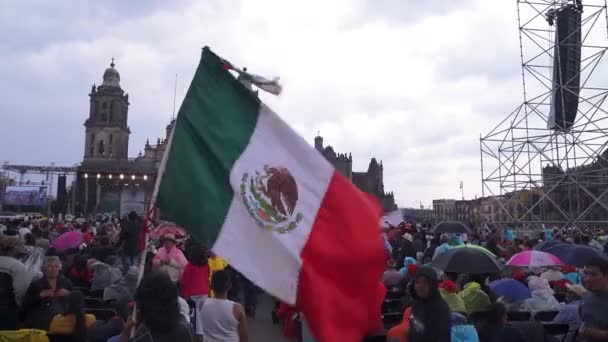 Μεξικο Πολη Μεξικάνικη Σημαία Κυματίζει Υποστηρικτές Του Προέδρου Λόπεζ Ομπράντορ — Αρχείο Βίντεο