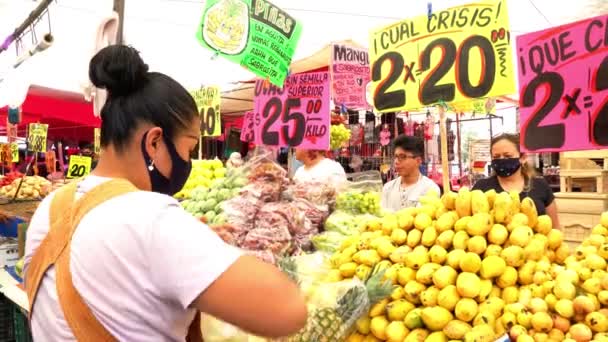 Cidade México Mex Julho 2020 Uma Mulher Usando Uma Máscara — Vídeo de Stock