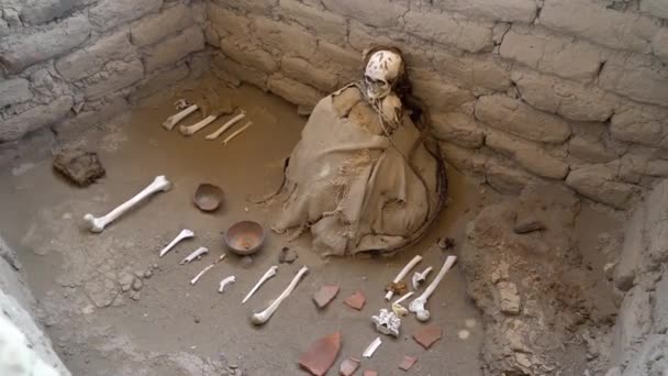 Ica Peru Aralık 2019 Chauchilla Mezarlığındaki Mezarında Birkaç Kemik Sepetle — Stok video