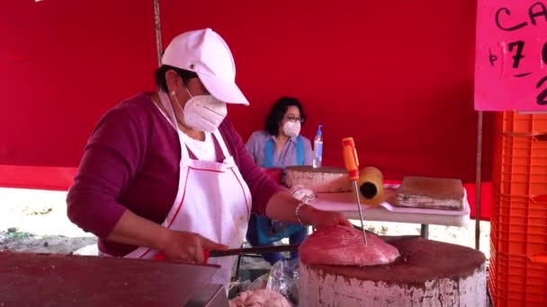 Mexico City Aug 2020 Woman Wearing Face Mask Cuts Some — Stock Video