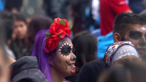 Мехико Ноябрь 2019 Веселая Девушка Макияжем Катрины День Мертвого Парада — стоковое видео