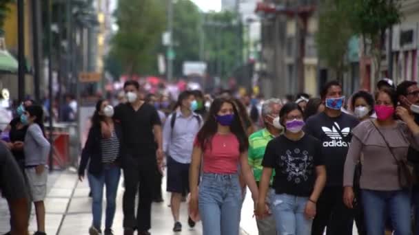 Ciudad México Septiembre 2020 Mucha Gente Con Mascarillas Camina Por — Vídeo de stock