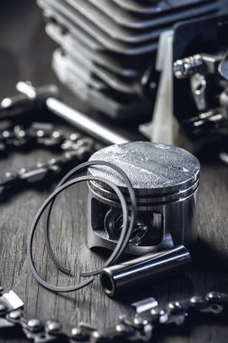 Elektrikli testere motor parçaları. Silindir, piston, halkalar, pim, buji. Bahçe ekipmanları ve onarım 