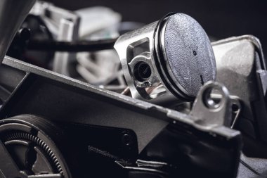 Elektrikli testere motor parçaları. Silindir, çark, piston, halkalar, iğne, buji. Bahçe ekipmanları ve onarım 