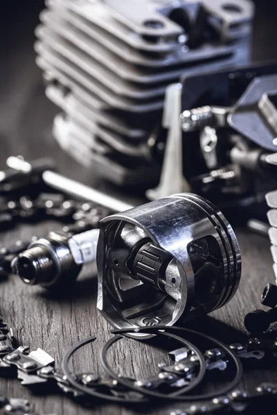 Elektrikli testere motor parçaları. Silindir, piston, halkalar, pim, buji. Bahçe ekipmanları ve onarım 
