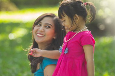 Onun kızı, açık aile kavram üzerinde izlerken anne