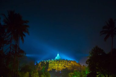 Borobudur, 29 Mayıs 2018: Gece gökyüzü Borobudur Tapınağı, Magelang, Endonezya. Dünyanın en büyük Budist Tapınağı