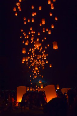Borobudur, 29 Mayıs 2018: Fenerler gece gökyüzüne Lampion Festivali, Borobudur Tapınağı, Endonezya başlatılmaktadır binlerce