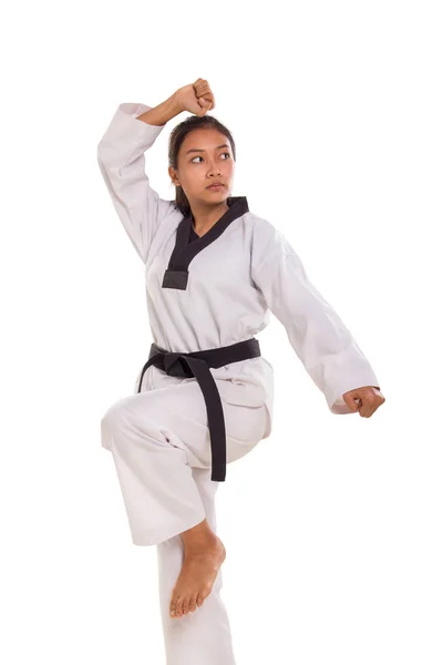 Een Aziatische Vrouwelijke Tae Kwon Atleet Die Zich Voordeed Geïsoleerd — Stockfoto