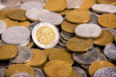 Eski bin ve diğer rupiah sikkeler makro atış