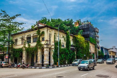 Ipoh, Malezya - 5 Mart 2019: Sokak köşesinde yeşil bir ev