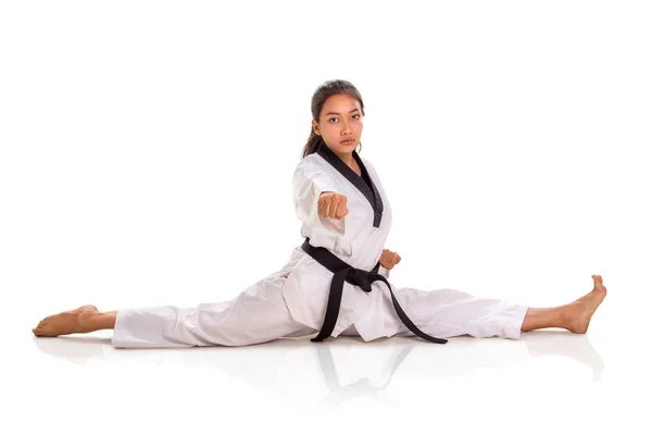 Un pugno tae kwon do ragazza facendo split, ritratto a figura intera è — Foto Stock