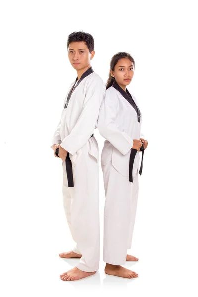 Taekwondo par stå tillbaka på varandra full längd — Stockfoto