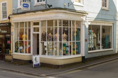 Wotton-altında-Edge, İngiltere-10 Mayıs 2018: Rspca Güney Cotswolds şube uzun sokakta, sadaka Dükkanı