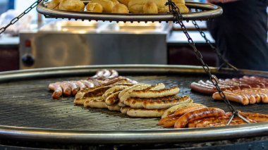 Alman sosisleri sosis ızgara, sığ derinliği alan gıda fotoğrafçılığı