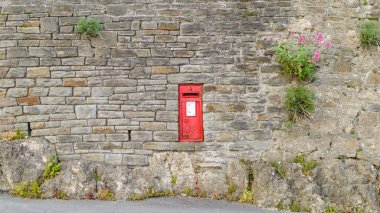 Bir duvar, sığ derinliği alan yatay Fotoğrafçılık Kırmızı posta kutusu monte