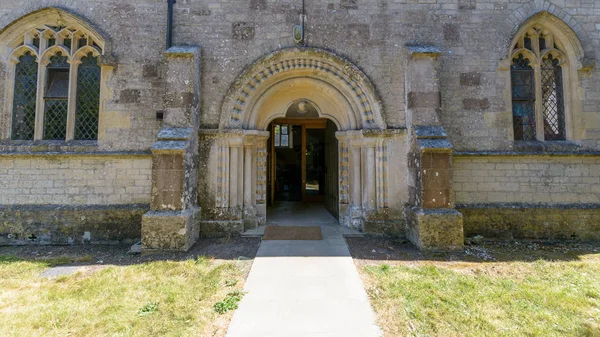 Winfrith Newburgh Engeland Juli 2018 Christopher Kerk Norman Arch Ingang — Stockfoto