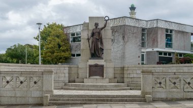 Plymouth, İngiltere - 12 Eylül 2018: Plymouth City Savaş Anıtı A, Citadel Road, sığ derinlik-in tarla