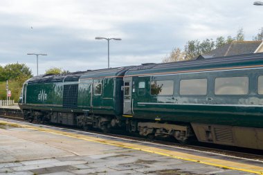 Chippenham, İngiltere - 13 Ekim 2018: Büyük Batı demiryolu tren tren istasyonunda, sığ derinliği alan yatay fotoğraf