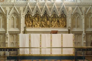 Cardiff, Galler - 2 Ocak 2019: St John Baptist Kilisesi yüksek sunak