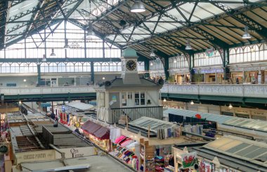 Cardiff, Galler - 2 Ocak 2019: Kapalı, Cardiff Merkezi Pazar B, Victoria alışveriş merkezi alan sığ derinliği 2 düzeyde