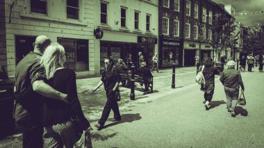 High Street Worcester'da Şehir Hayatı