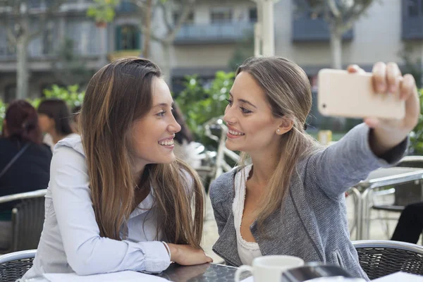 Happy Friends Making Selfie Two Beautiful Young Women Making Selfie — Stock Photo, Image